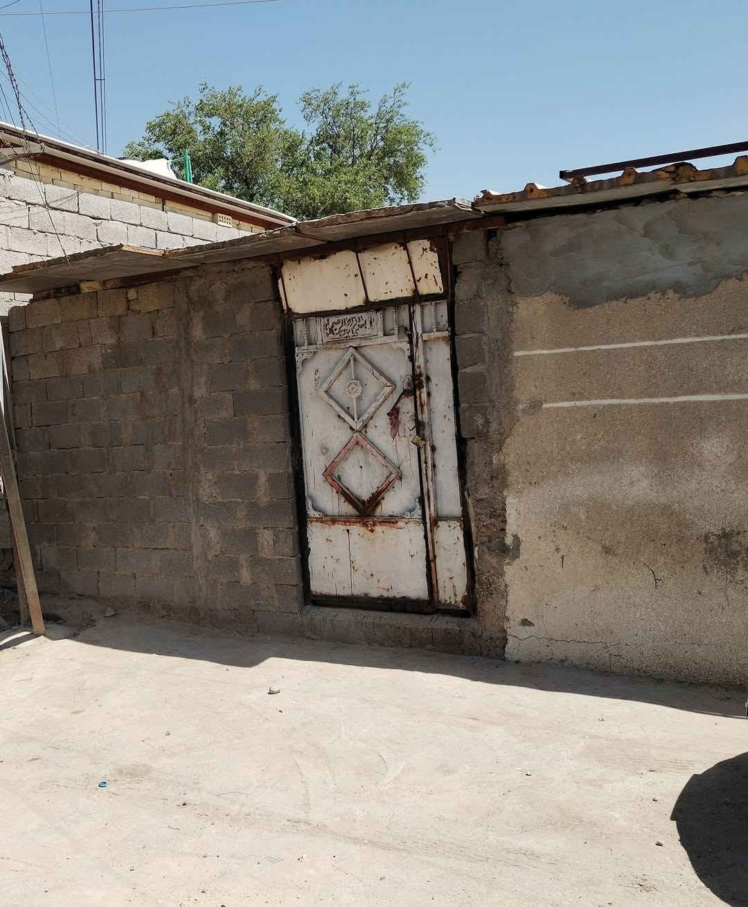 هيكل تجاوز واقع حال مساحة ٥٠ متر واجهة ٥ ونزال ١٠ بناء بلوك سقف سندويش مكان بغداد بلأمين شهداء النفط يم اسواق كرار الوائلي السعر... ١٢ مليون للأستفسار الاتصال ع الرقم ***********
