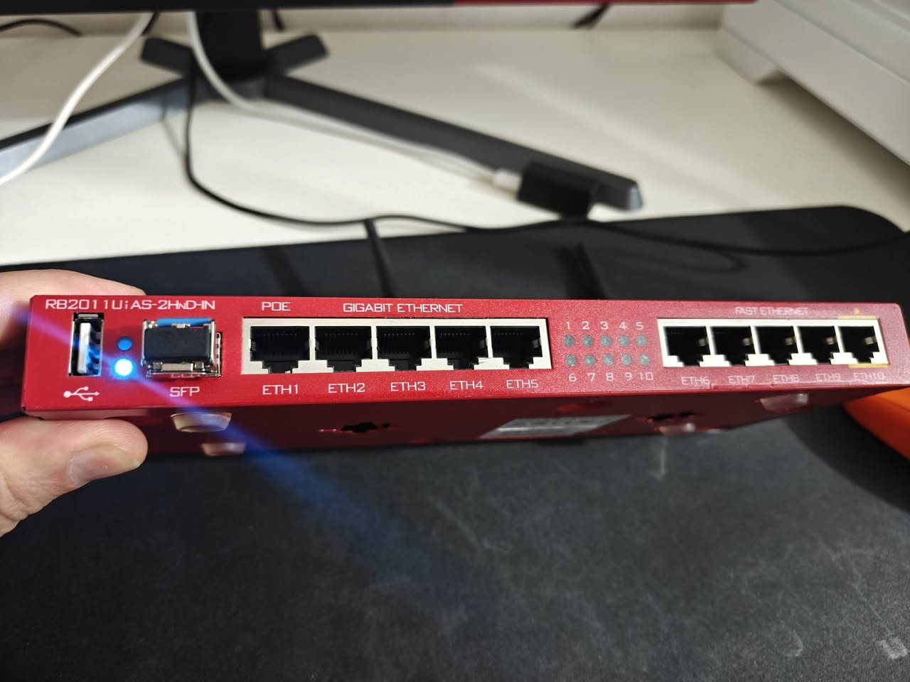 مساء الخير 💚 💙
راوتربورد مايكروتك 2011 شاشة لمس + وايفاي كلش نضيف 5 بورت كيكا مع محولته سعره قفل 80

هاب تيندا كل بورتات كيكا كامل مع المحولة سعره 25 قفل

متوفر توصيل مكاني بغداد الحرية ***********
