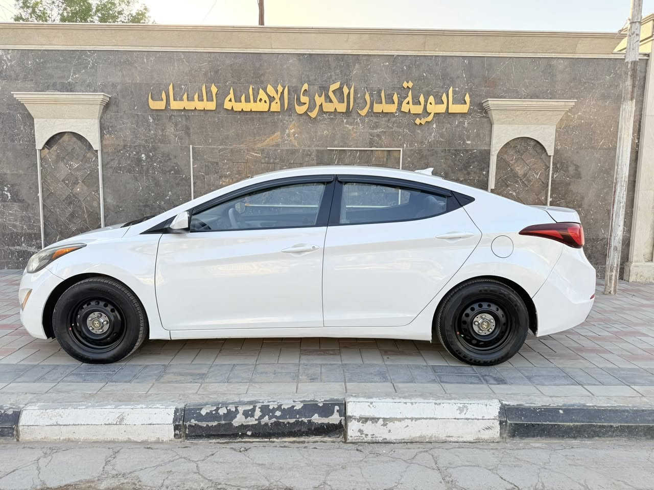 سلام عليكم ورحمة الله وبركاته
هونداي النترة 2016رقم اربيل 
بسمي شخصياااا تحويل جديد 
ماشية 130 كم حقيقي
المحرك دوش المرغوب با حاله جيدة 
والكير والكهربائيات خير من الله
بجم كبس مال شركة
تبريد ثلج 
حديادية جيد 
تخم تاير جديد 
حادث امريكا الجاملغ الخلف السائق. بدون دواخال 
بيها صبغالجامغ الحادث او تكشير قطعه من الصندوك 
السعر ........110وبيه مجال بسيط 
مكان السيارة بغداد 
للستفسار ***********
