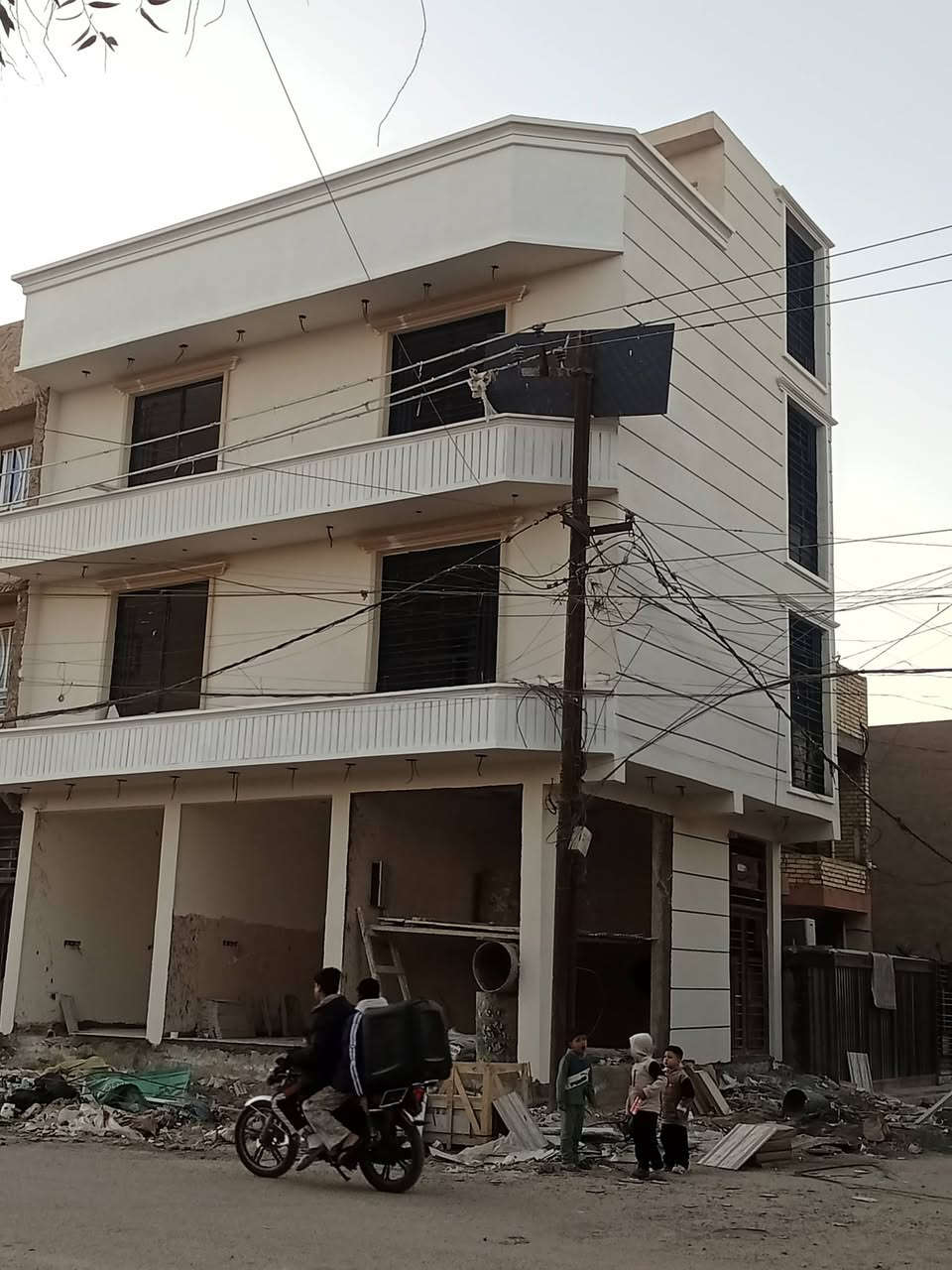 خلفة مصرى لبخ جرارة وسقل وتشميع  ومساطر
***********
