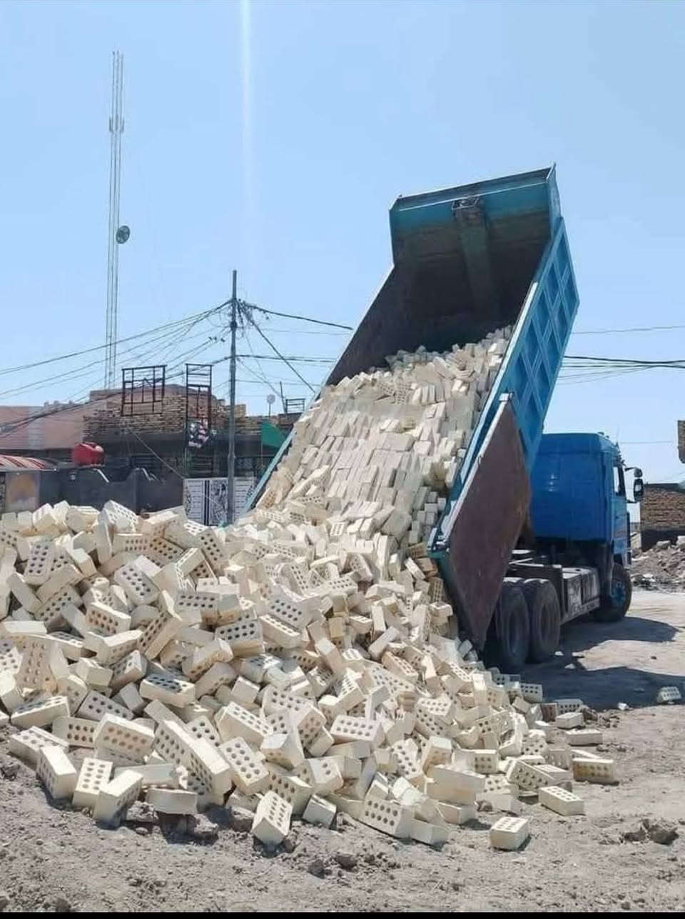 ونج تصعيد مواد البناء طابوق رمل اسمنت شتايكر زميج بلوك في جميع مناطق بغداد الاتصال على الرقم التالي *********** من رخصه الادمن
