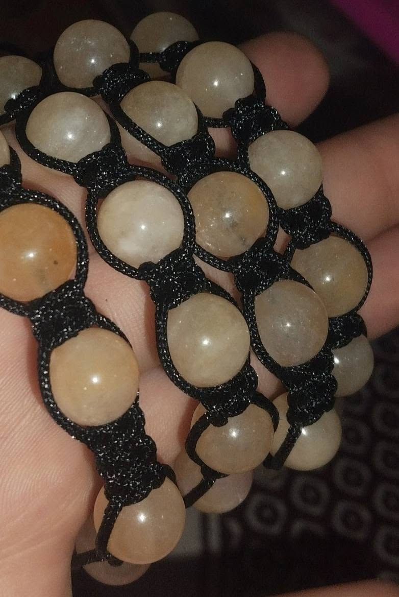 اساور بريسلت من حجر السترين الطبيعي نمره واحد يعني درجه عاليه من حجر السترين
للاستفسار 01067831290


**إذا كنت صاحب هذا الإعلان وتريد حذفه لأي سبب، رجاءا أرسل رسالة إلى الدعم الفني**