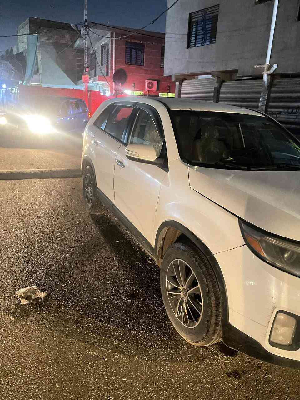 سورنتو 15 محرك2400 بيها كم قطعه صبغ ماشيه 65000  ميل شاشه كاربلي ويل كب محدث  سعر 12800 وترهم مراوس بااحدث

