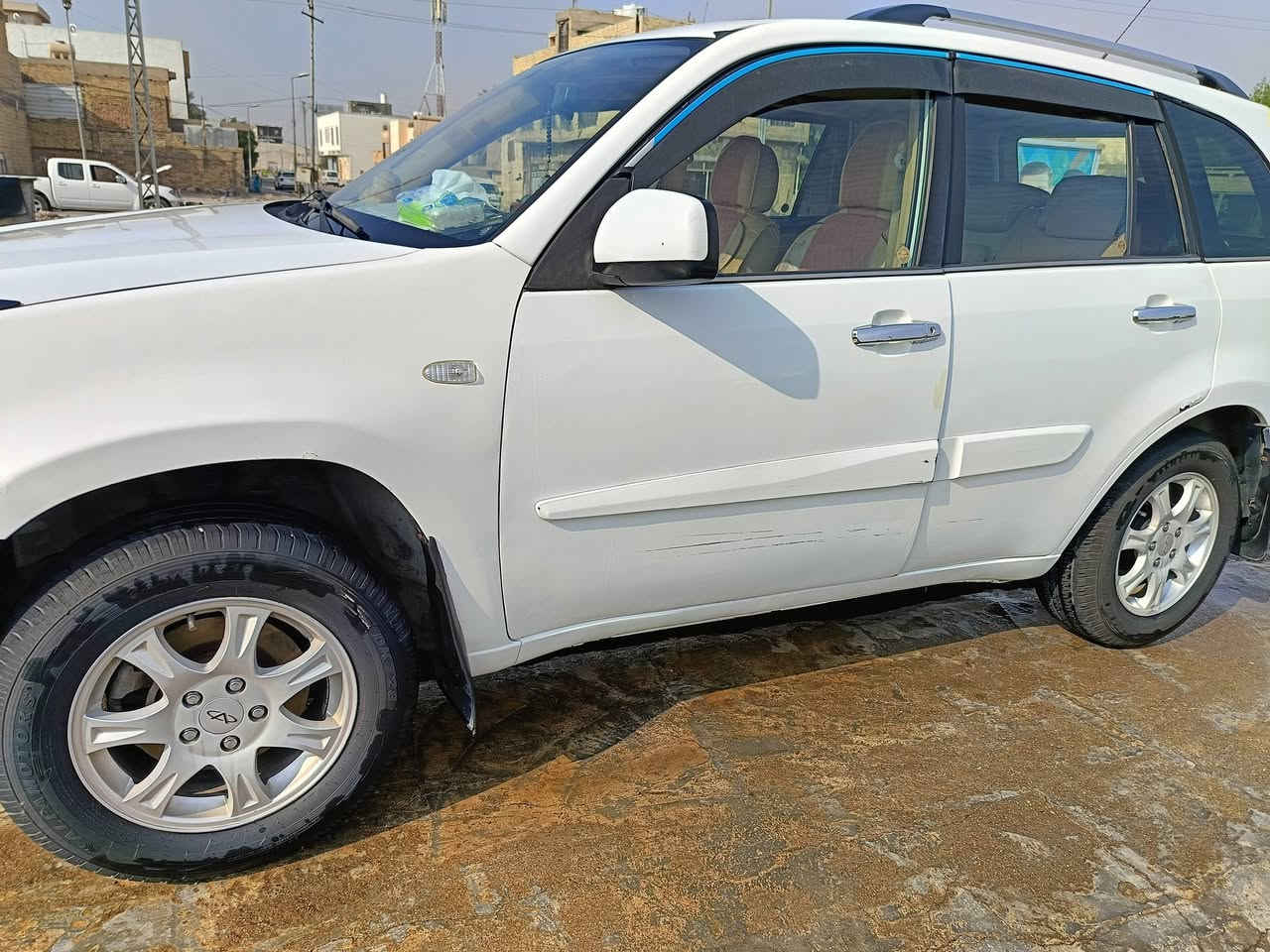 شيري تيكو موديل 2013 رقم واسط بأسمي سنويه لغايه 2028  كير كهربائيّ بيهه خياسات وتبديل جاملغات كما موضح بالسونار مسوي ادامه حداديه كامله وزوج تايرات جدد وباتري جديد والتبريد خير من الله والكهربائيات كلهه شغاله شادلهه لايت زنون اصلي وسستم سماعات Sony وشاشه اندرويد @ 
السعر:  55 ورقه وبيهه مجال بسيط 
للاستفسار:  ***********
