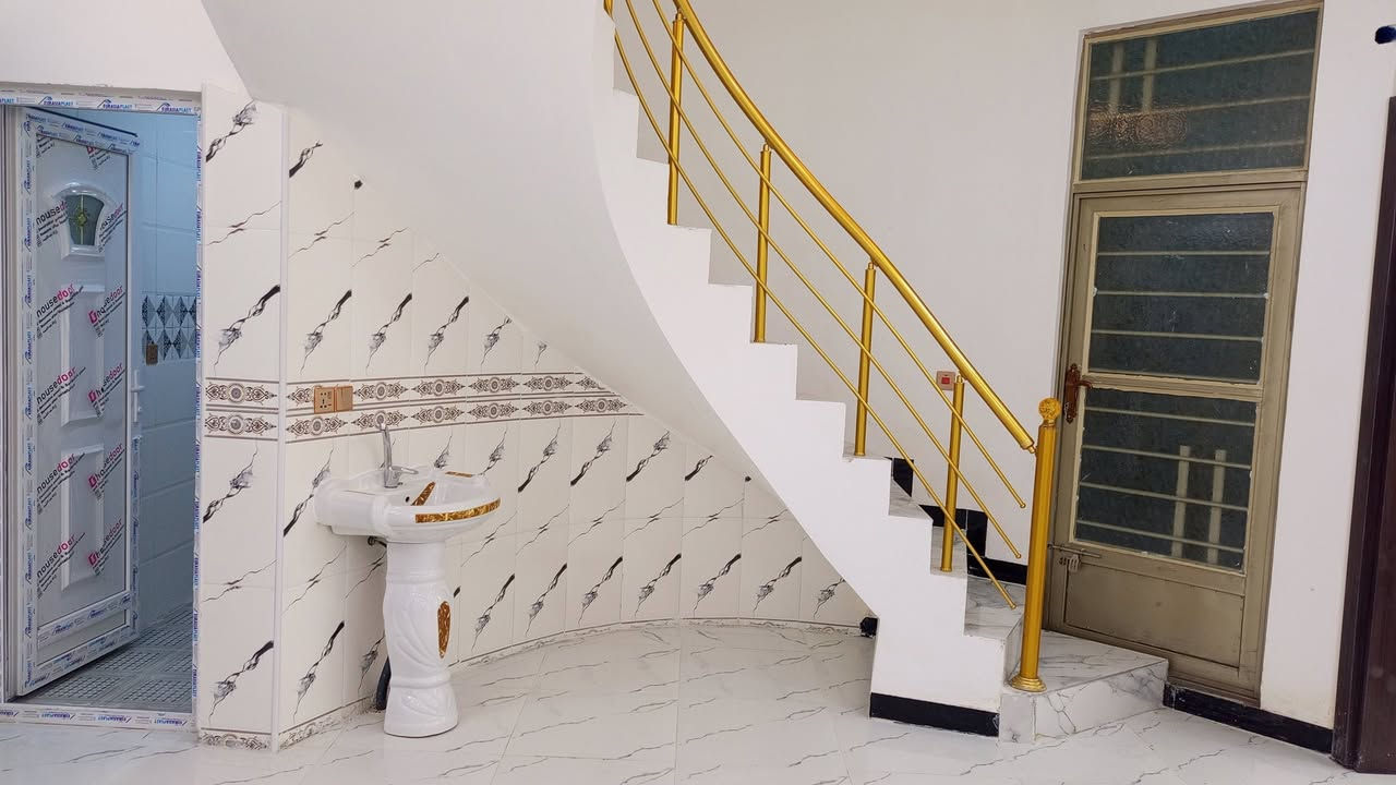 ⚫يوجد مشتمل للبيع سعر نقد 🏠🏠
🌍الموقع دوانم المعمل
⚪المساحة 150م 
🟢 اربع غرف شغل  ممتاز موقع ممتاز خلف المكاتب تحويل
🟠صالة ديوانية مطبخ صحيات مناور اثنين 
🔵قاطين عرض الشارع 12 م 
بعد صفر محد ساكن بي / للإستفسار اكثرالاتصال الرقم (***********  )
او مراسلة الصفحة

