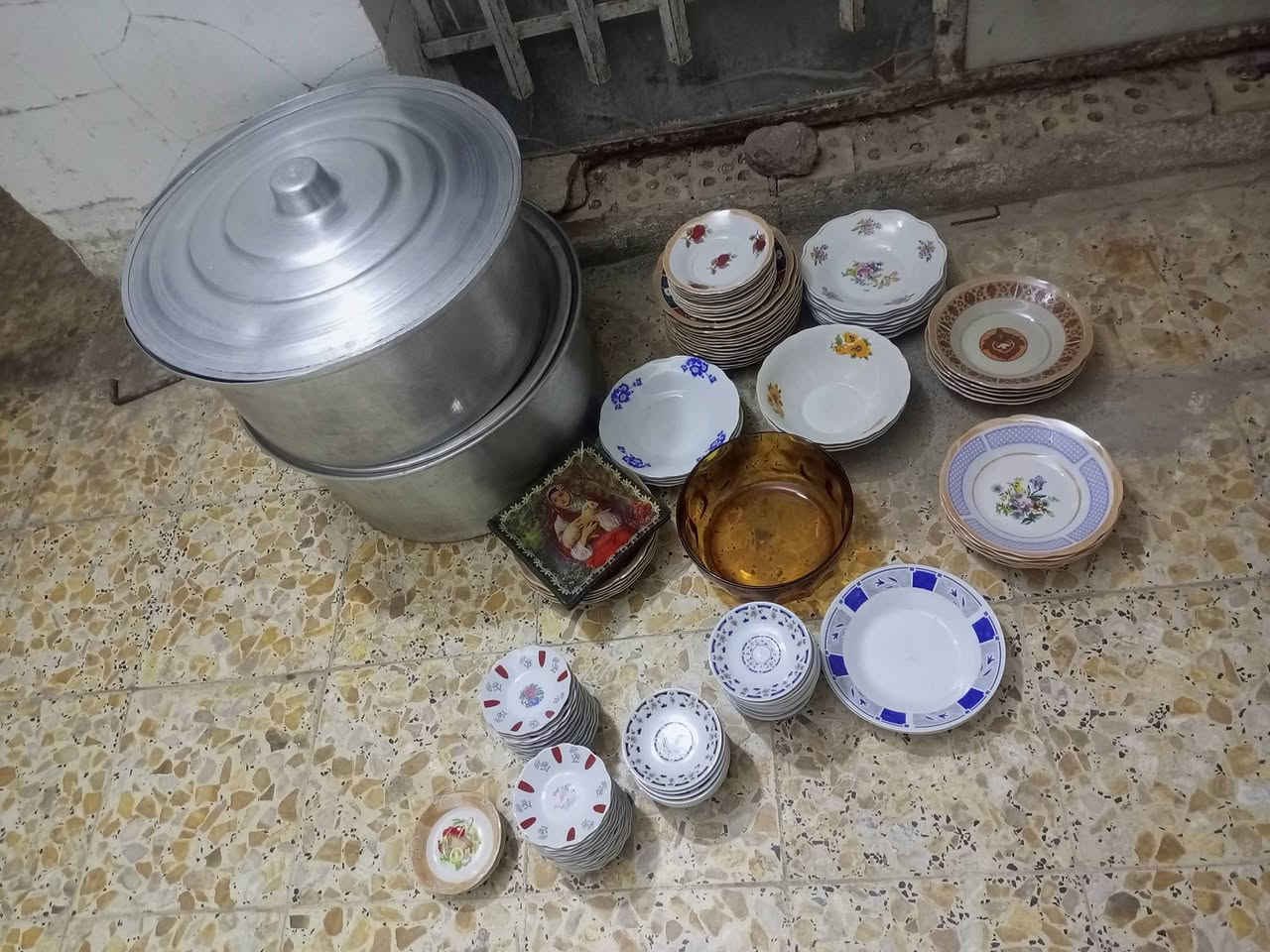 السلام عليكم جدر عدد 2 نظيف حجم 50×40 تقربيا وامواعين بسعر مناسب بسعر جمله ابيع تعال وتدلل بلتواصل
*********** متواجد فقط واتس .....
