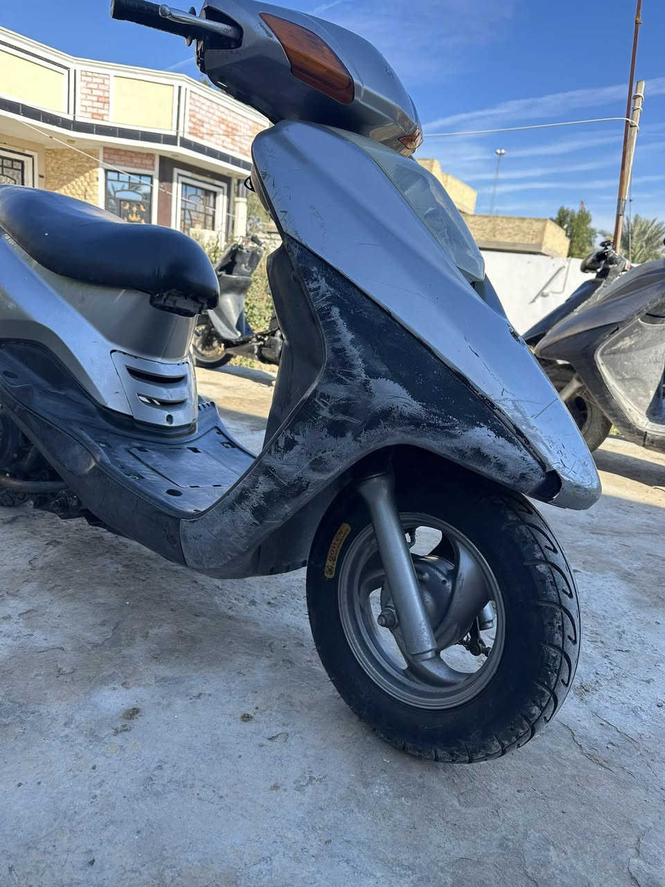 السلام عليكم بريز مجفته جديد تخم تاير  كلشي شغال كهربائيات وهندر تاجي ريكه وفاظل ***********
