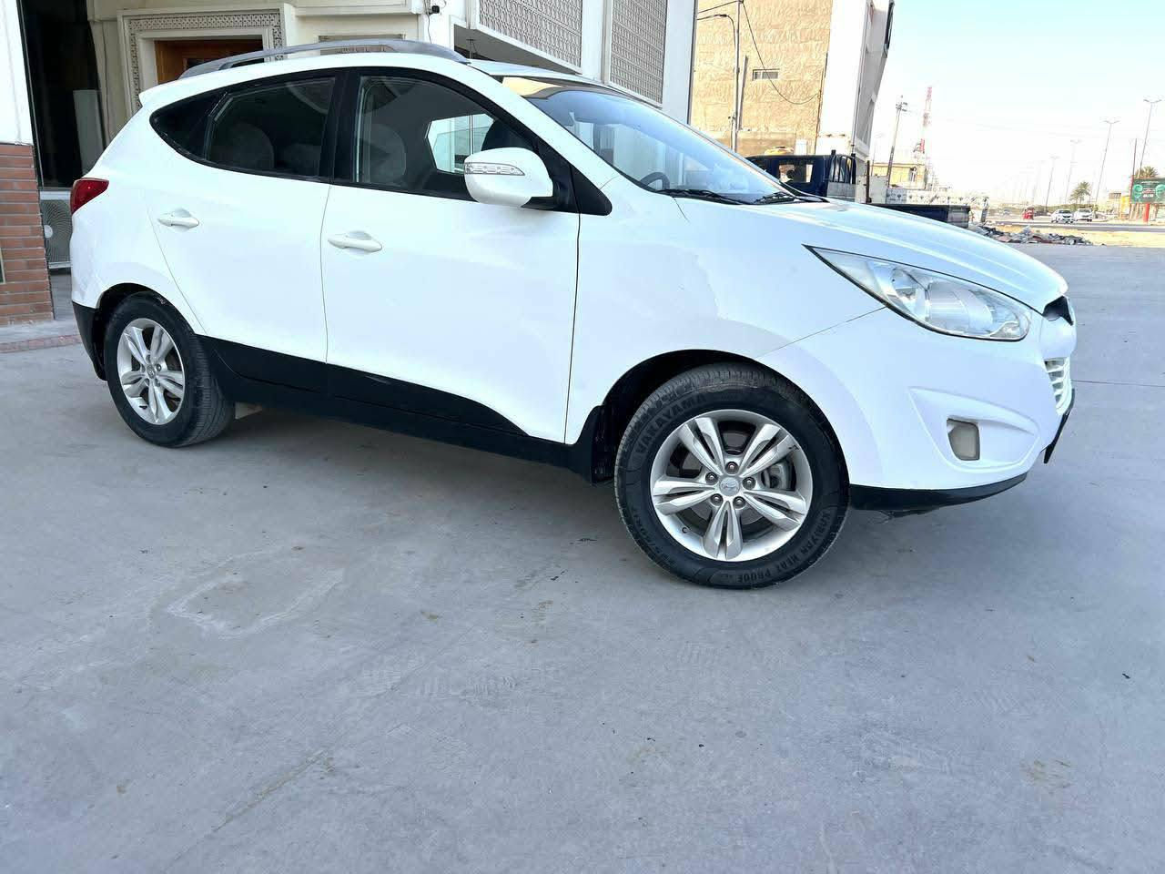 سلام عليكم توسان للبيع موديل 2012رقم بابل مكينه 2000 بيه قطعه واحده بدون دواخل السيارة جديده مال جناي العنوان بابل الحمزة الغربي رقم الهاتف ‏‪0780 450 2210‬‏
