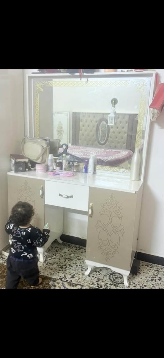 غرفه للبيع اريدها ٤٠٠الف مستعجله ع بيعها إذا تجيب شخص يرتبها الك ترجع ام المليونين ٣ ملايين اشتريتها نظيفه بس يرادلها تثبيت وبراغي كلش نظيفه وجديده وغاليه ماخذتها ب٣ملايين بس عوزها فقط تضبيط وشد وكاع عدله مو صبه  وكنتور جدا ضخم ٧ابواب فره ع غرفه


**إذا كنت صاحب هذا الإعلان وتريد حذفه لأي سبب، رجاءا أرسل رسالة إلى الدعم الفني**
