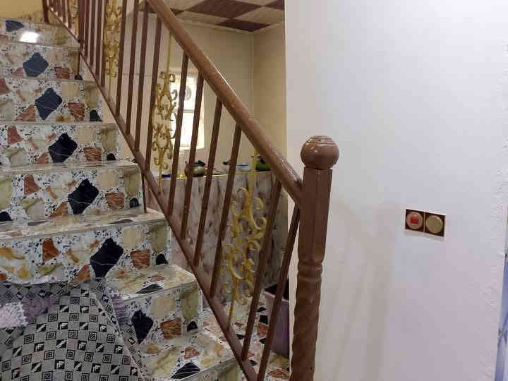 السلام عليكم ///  بسبب الوعود الكاذبة        بسب الوعد الكذبة إعادة النشر  بيت للبيع سند زراعي المساحة 300 مشمول بقرار التمليك بناء حديث يتكون من 5قرف 3فوك 2جوة استقبال+مطبخ حار بارد البيت مجهز بلسقوف والسيراميك الموقع.  الشرقاط اجميلة شارع عشرين فرع دكتورة فاطمة.   السعر 80 اقصاط مابيع // الاستفسار  علا الرقم *********** ///***********
