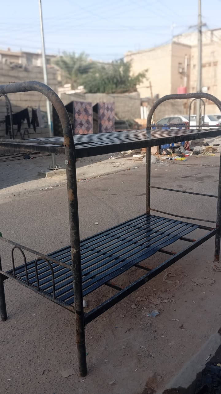 سلام عليكم من رخصة الادمن يوجد سرير طابقين يصلح للاطفال وكبار مستعمل يحتاج بس شوي صبغ وتعديل السعر 100 وبي مجال لطيبين مكاني الاصمعي ***********
