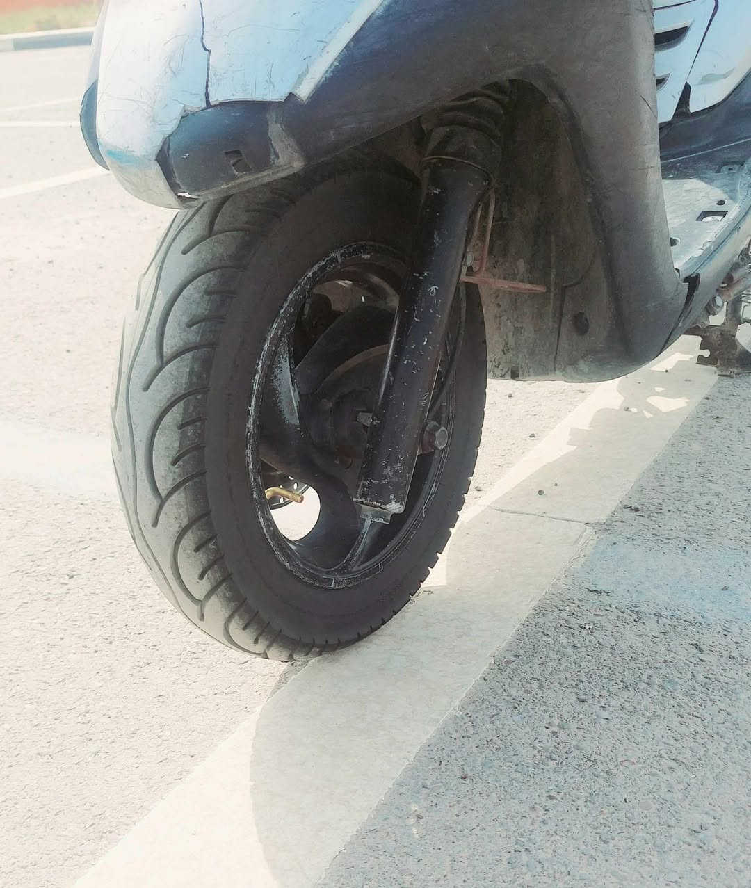 سلام عليكم دراجه بريز للبيع كهربائيات شغاله وسلف شغال وشلعه ومعدل اوراق موجوده تخم تايرات جديد المكان بغداد السعر خاص رقم ***********
