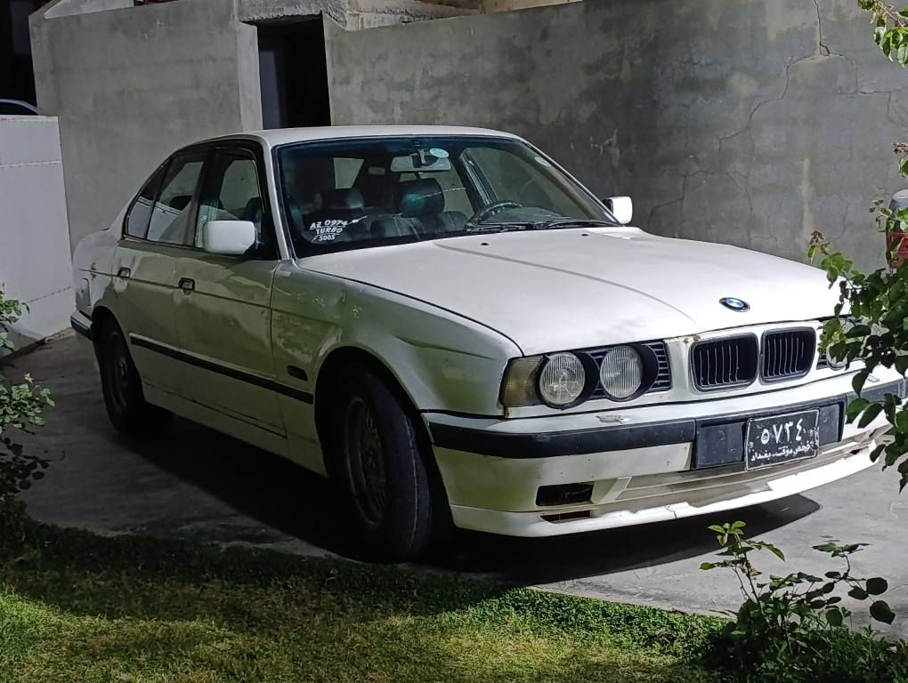 ((﷽))*********** تەنها فرۆشتن BMW  525 ئـاڕم پلاستیک هەولێر مۆدیل 1992 ماشااللە لەقوەتی فولە بەس سلایت نیە تۆماتیک جام کارەبا تەبریت ئیش ناکا ناو جلد وەرگەڕاو بڕانەوە بەشەرت ئاڕمو ئەولیات بەشەرت سعری 37$ وەرەقەو کەمێک مەجال شوێن کۆیە *********** كويسينجاك, أربيل
