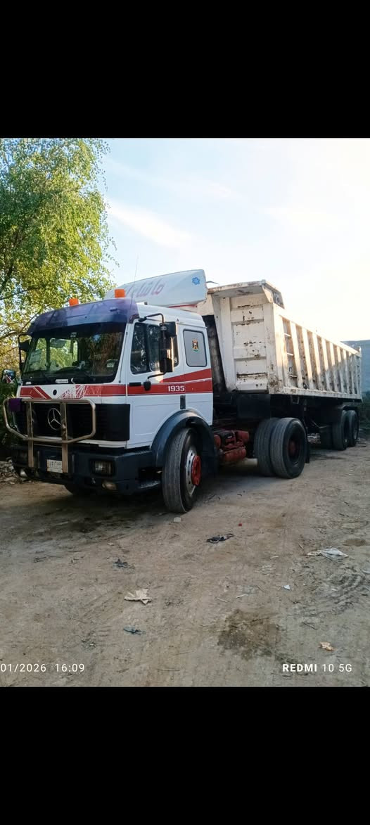 سلام عليكم تريله للبيع موديل 91 مكينه 38 كير 180كهربائي تخم تاير مكفوله كفاله عامه  عربانه ماموت مجموعه 16 تخم تاير  الاستفسار ***********
