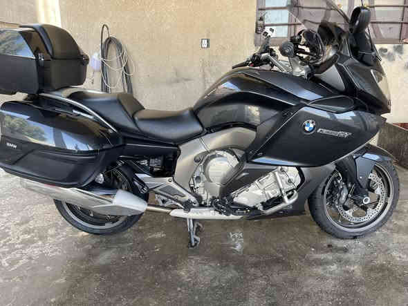 السلام عليكم دراجه نوع بي ام 
‏BMW K 1600 GT
موديل 2013 ماشيه 34 الف
حجم المحرك 1600 6 سلندر
فول مواصفات غنيه عن التعريف
دراجه بدون كمرك وصل فقط
كفاله عامه كير محرك كشر كهرباء ⚡️ 
1اي بي اس مانع انزلاقABS
2هيتر يدات وكشنات
3تركشن كنترول يمنع  بطناش التاير 
4وضعيات قياده وضعيات تحكم بل دبلات
5جنط سنتر لوك 
6راديو بلادي واوكس ويو اس بي 
7ليت ذكي تفاعلي زنن 
8اشاير وبك لايت فول ال اي دي 
اي ستفسار اتصال ***********
