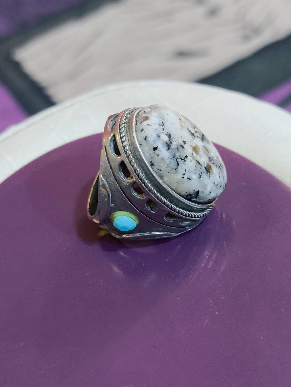 خاتم قديم جدا للبيع/شراي يتفضل خاص/مكاني بغداد الكرخ/يوجد توصيل كافه محافظات العراق


**إذا كنت صاحب هذا الإعلان وتريد حذفه لأي سبب، رجاءا أرسل رسالة إلى الدعم الفني**