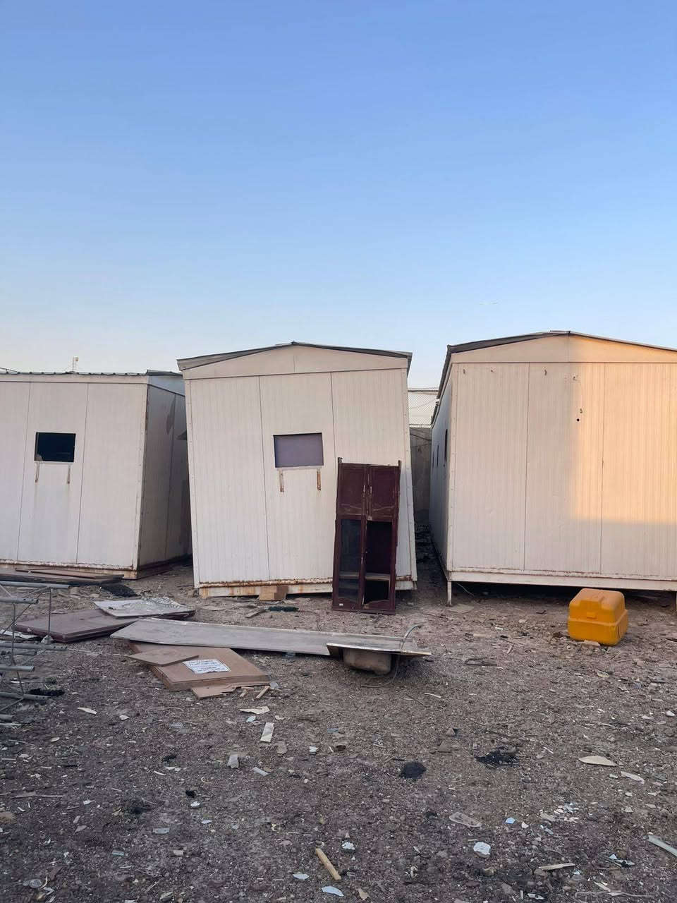 السلام عليكم يابه كرفانات البيع نضيفات بحاله جيده 12×3كل كرفان بي 3غرف
لاستفسار اتصل ***********
