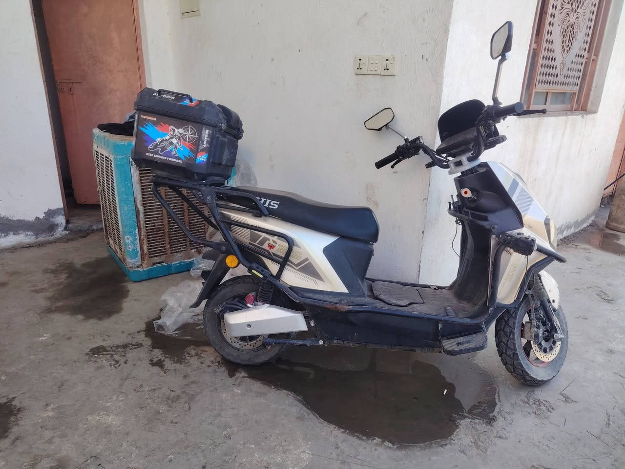 السلام عليكم ورحمة الله وبركاته
دراجه hisغنيه عن تعريف
ست بطاريات
دراجه نضافه 90بلميه
كلش نضيفه كهربايات كلهه شغاله
 بس بطاريه وحده تعبانه
 تمشيك صافي 40كيلو قبل جانت تمشيني60
 معروضه للبيع 650الف وبيهه مجال نضيفه كلش مكاني ابو غريب
***********
