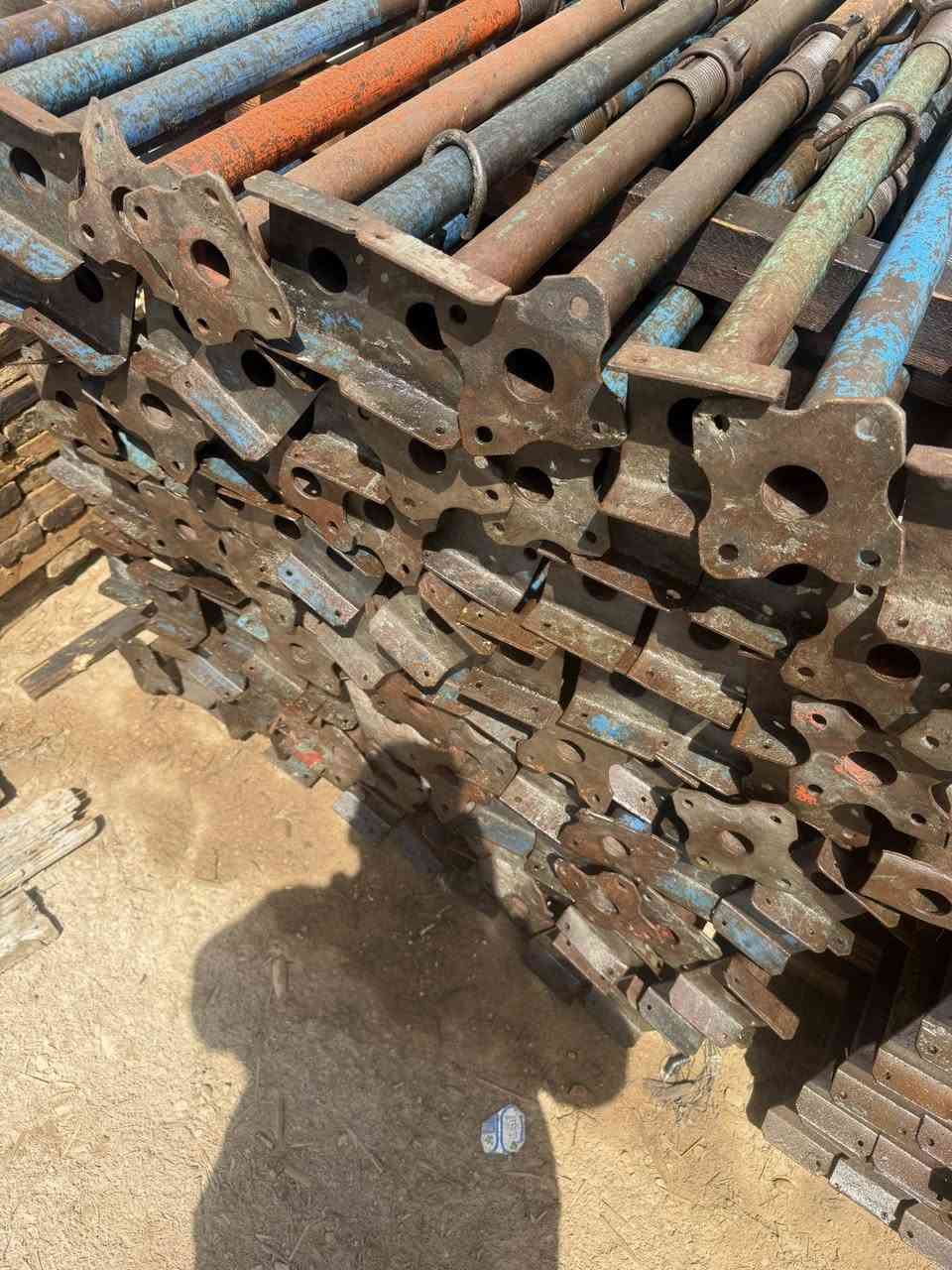 جكات حاضن طول ٤ متر للبيع العنوان حله مركز ***********
