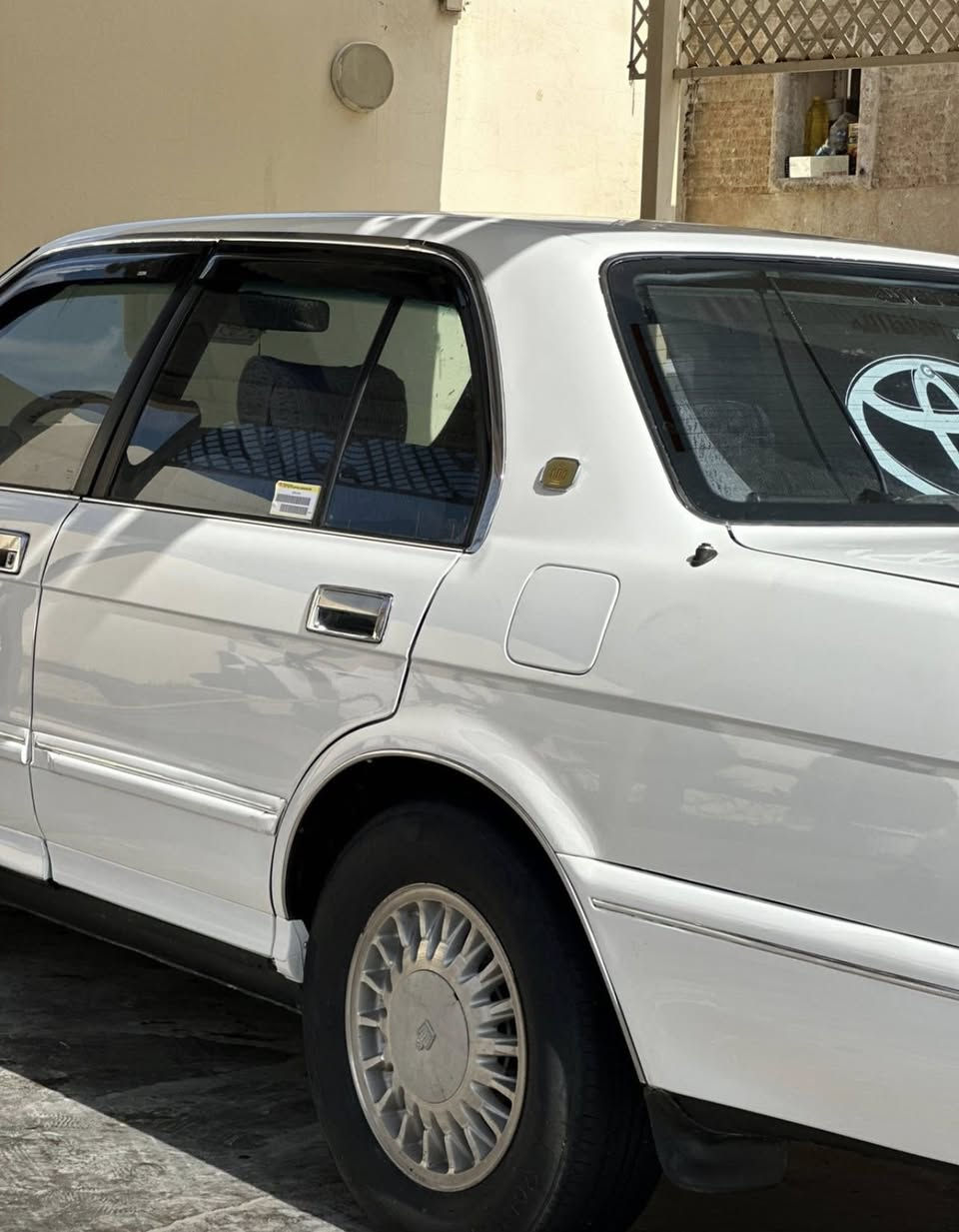 سلام عليكم أرنب ايسر بلاد ما محمر اصلي موديل 93 للبيع مال جناي السياره كسر باكيت جديده داخل وخارج معنه الكلمه  ولسعر خاص برهم مراوس كورلا كامري حسب القناعة ولشراي يتصل يدلل رقم الهاتف (***********)
