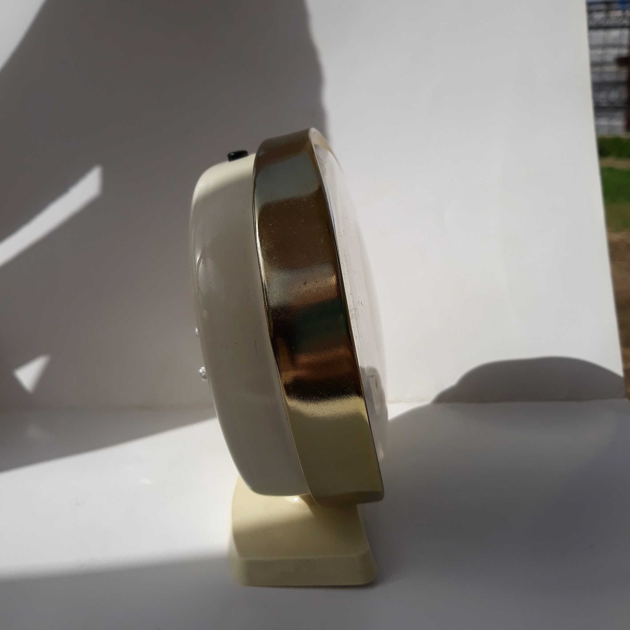 ساعة منضدية ستكلندية الصنع انتيكة تكويك  مع جرس عليها يخت بك بن الشهيرة ذات طول 12 سم و عرض 15 سم  

قطعة جميلة جدا 

مكفولة من اي عطل او خلل تعمل 100 % يوجد توصيل لكل محافظات العراق 

كما موضح في الصور و الفيديو 

السعر مباشرة على الخاص


**إذا كنت صاحب هذا الإعلان وتريد حذفه لأي سبب، رجاءا أرسل رسالة إلى الدعم الفني**