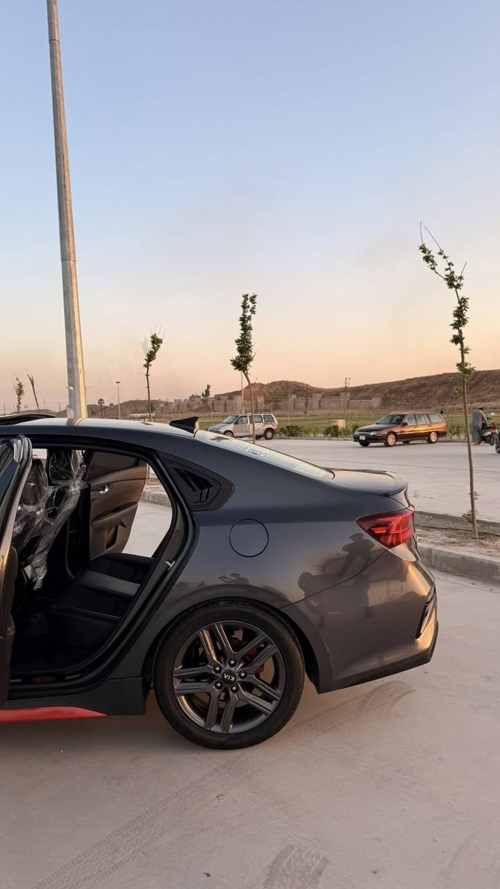 السلام عليكم سياره فورتي للبيع
موصفات فول موديل 2021
السياره جاهزه ضررها موجود صوره
مالتها السياره ما نقصها شي موصافات سلايت +داخل جاد
+تحكامت استرين رادات امامي
السياره مكينه 20 دوش
***********
***********

