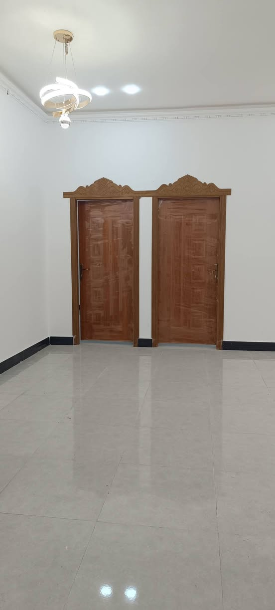 واسعد الله اوقاتكم بكل خير احبتي🫶🏻
***********
يتوفر دار سكن للبيع 

#المساحه لكليه 200 متر مربع 

#نوع العقار طابو زراعي عراقي 

#سند ٢٥ ول مالك عراقي تتكاتب ويا ابوالطابو مباشرتا

#يتكون من غرف نوم عدد 2
#استقبال 
#صاله
#مطبخ 
 #مجمع صحيات داخليه وخارجيه 
#حديقه🌺 وكراج🛣

#البيت كامل من جميع الملحقاته 
بناء جديد 2025

#العنوان البصرة قضاء ابي الخصيب  محيله 
#منطقة روعه جميع الخدمات ماي كهرباء شارع 10 متر 
#السعر  110وبي مجال

للاستفسار لاتصال ***********
