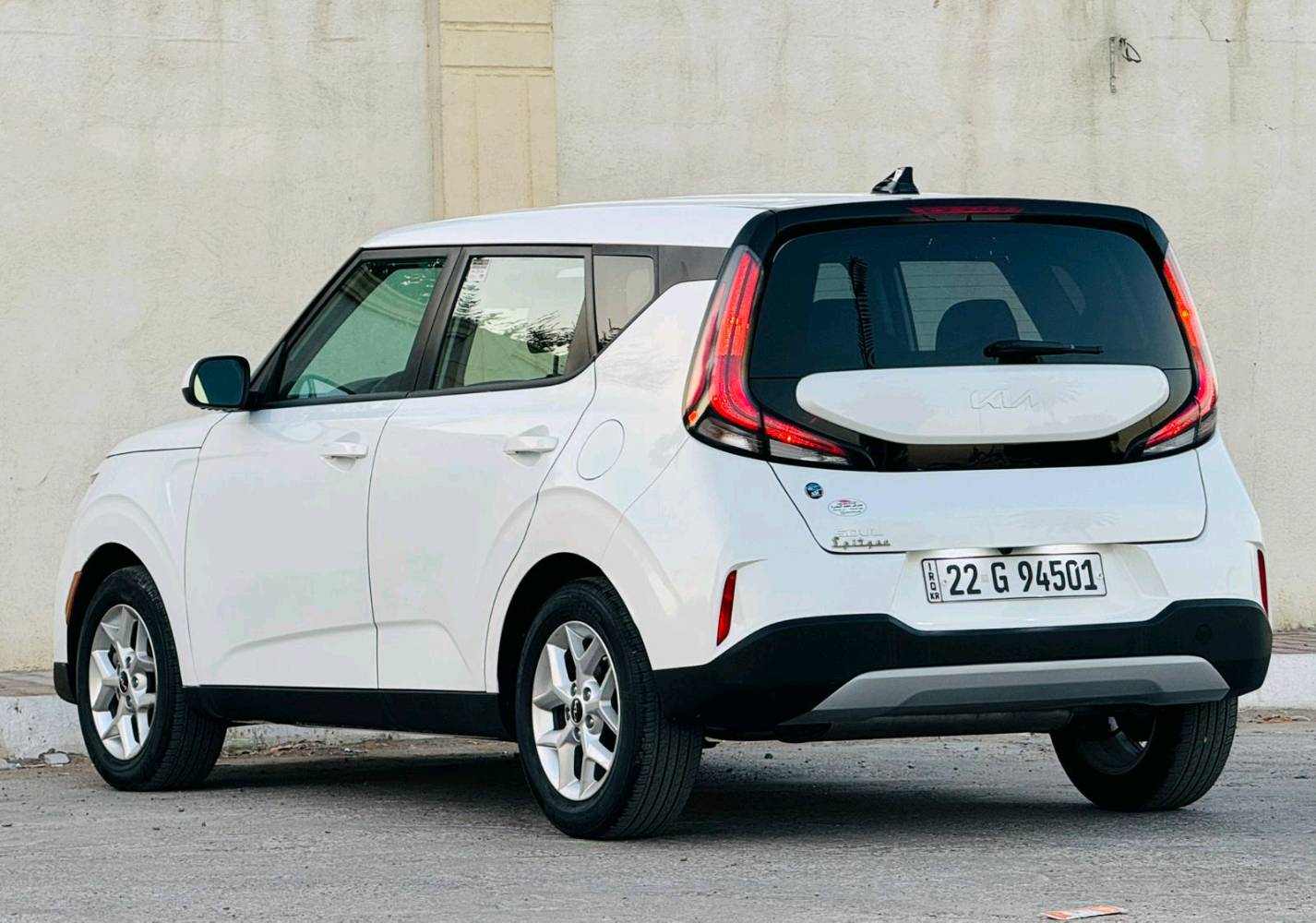 السلام عليكم 

كيا سول 2023 الشكل الجديد 
وارد امريكي صور الحادث مرفقة 
بل منشور حادث السيارة جانبي 
بجم كبس ايرباك دركة ودشبول مكفول 
كير محرك شاصي لغد مكفول 
رقم أربيل الجديد تحويل او وكالة مضمون 

المواصفات: شاشة كبيرة - كامرة دوارة - قيادة الية 
فول تحكم ستيرن - رادار جانبي - تحديد مسار
اطفاء ذاتي عند الازدحام - محرك 2000 دوش 
ماشية 28 الف ميل - ويل كب - مود درايف انواع قيادة
بلوتوث - AUX -ABS - USB 
السيارة جاهزة وكاملة من كل نقص وبالعافية على الياخذه 

المكان بغداد الدولعي 
للتواصل والاستفسار 
***********
***********