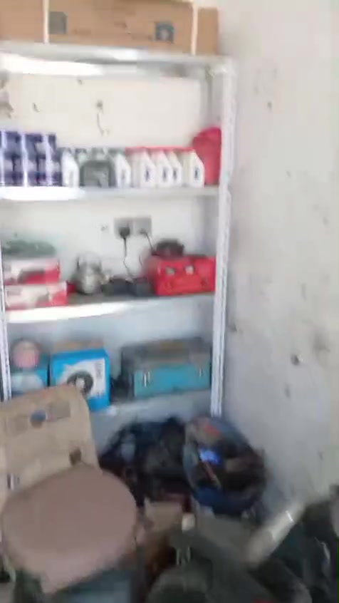 سلام عليكم 
غراض كامله ادوات غيار وأدوات تصليح شلع ابيع ما ابيع قطعة قطعة مكاني بغداد حي اور ام الكبر والغزلان
رقم *********** متواجد واتساب وخط فقط
