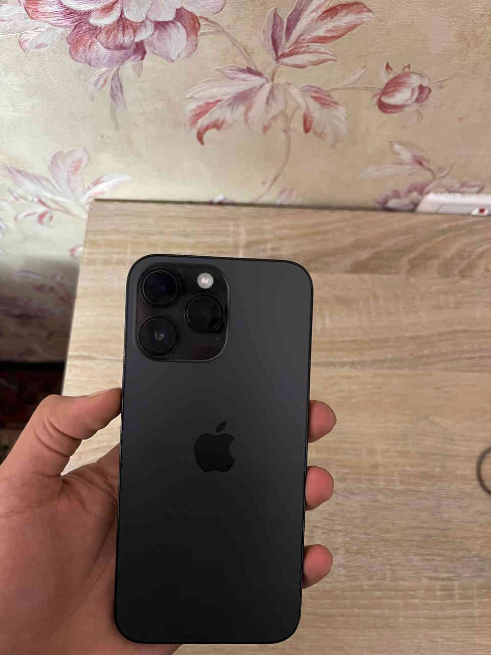 السلام عليكم ايفون 14pro max بلادي مكفول ذاكره256 بطاريه 95 الجهاز جديد شخط مابي وملحقاته كامله كارتونته الاصليه وكيبله الاصلي +كفر هديه السعر 950 مكاني بغداد حي البنوك لل استفسار *********** بي واتساب
