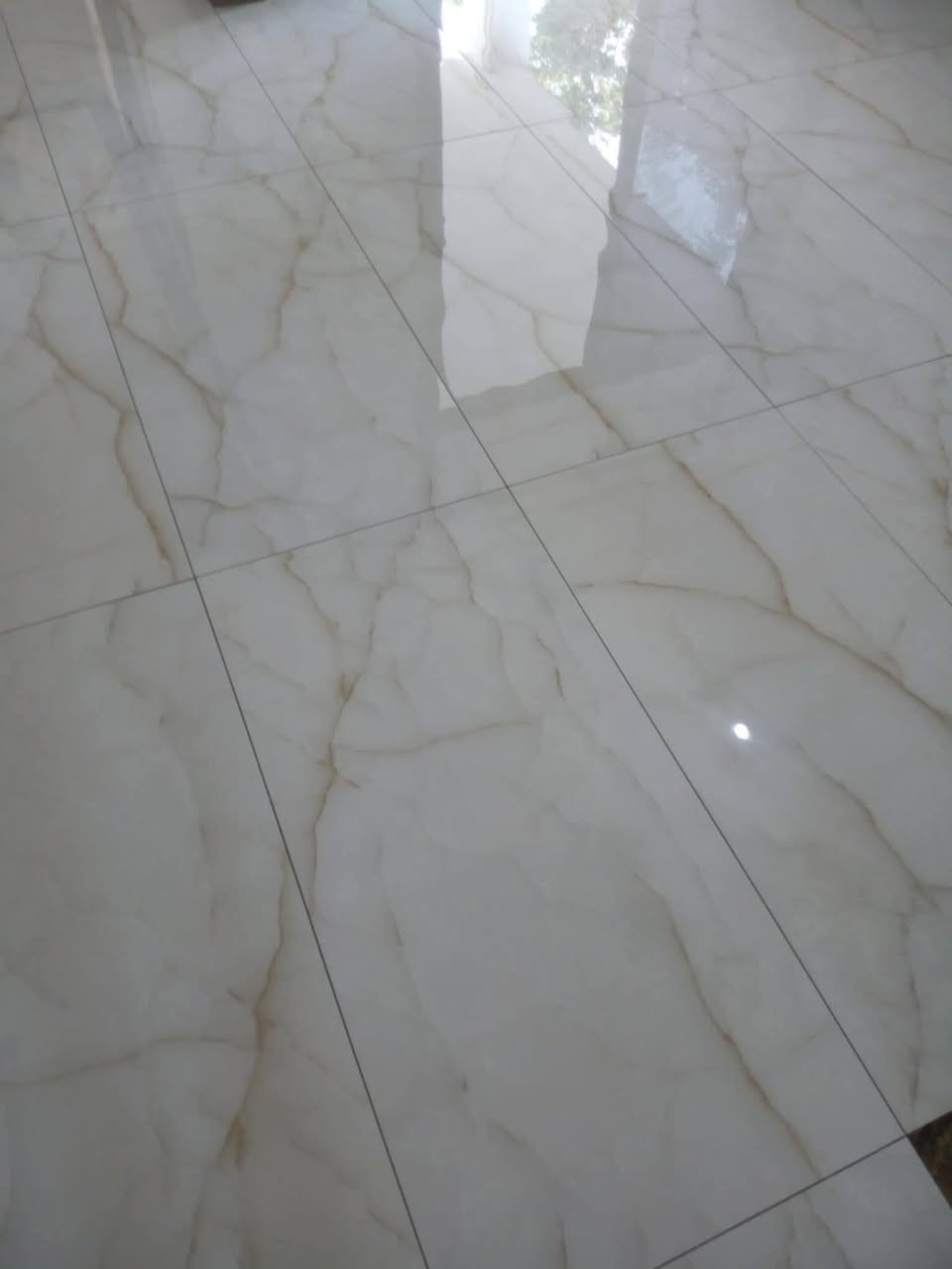 خلفة سيراميك ارضيات وجدران درجه اوله استلام مهندس باسعار مقبولة للتوصل فيس ***********او واتساب
