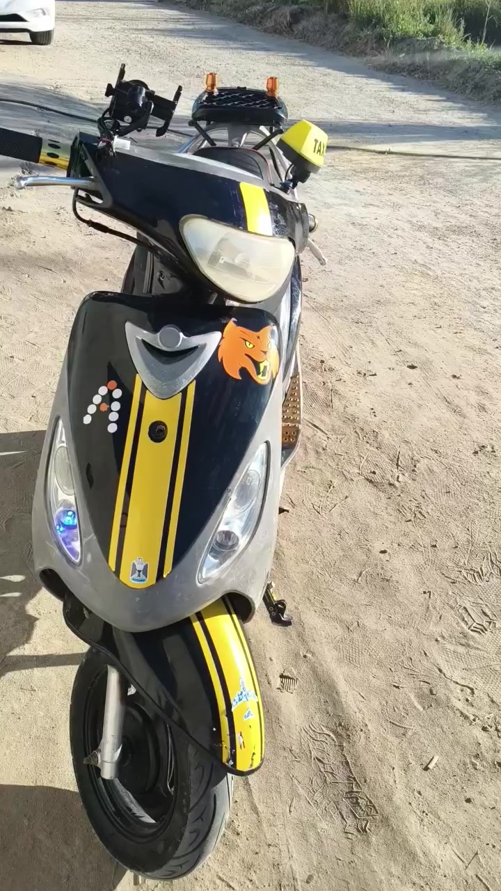 السلام عليكم اخوان دراجه ماكس منغولي 49بلادي
دراجه مثل ما موضح بصور والفيديو دراجه حليوه ومرتبه جاهزه سلف وهندر كهربائيات شغاله يحتاجله تشدله لايت خارجي .هديه ويه الدراجه دبه دهن لتر

السعر 550قفل 

العنوان الفلوجه صقلاويه 

رقم *********** متوفر واتس اب في حال ماجاوبت عل اتصال
