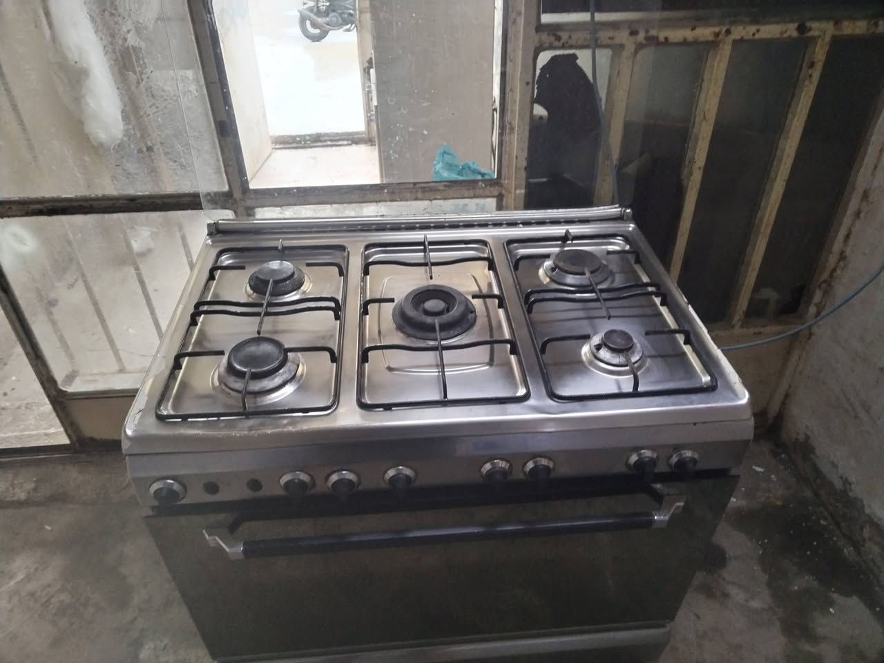 اسلام عليكم طباخ ٥ عيون فرن كله شقال استفسار اتصال بل رقم *********** السعر ١٢٥ وبي مجال
