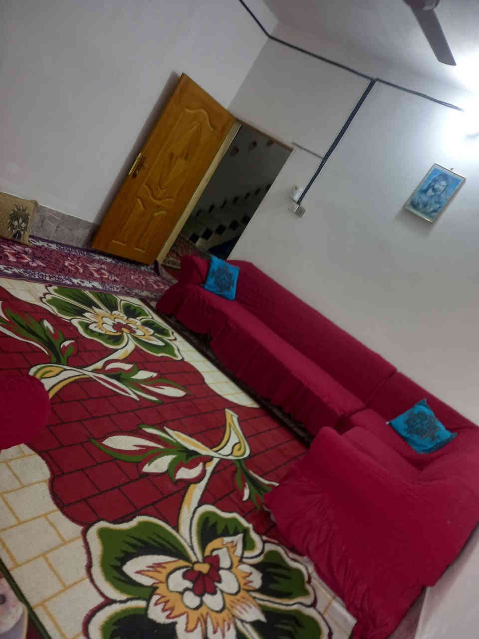 بيت لبيع مساحه ١٨٠ متر بناء حديث  غرفتين وصاله واستقبال ومطبخ وصحيات داخليه وخارجيه  طابو زراعي سند ٢٥ تحويل مباشر بسم المشتري حله ورديه سيف سعد قرب مدرسه دعبل الخزاعي  يبعد ١٠٠ متر عن التبليط الرئيسي  استفسار اتصل ***********
