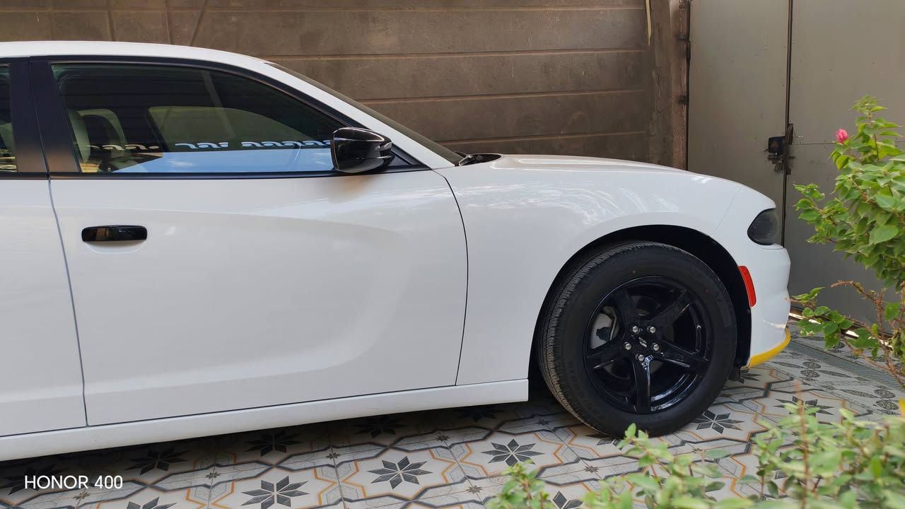 السلام عليكم
جارجر موديل 2022  اصل وارد امريكي رقم بغداد بأسمي
مكفولة كفالة عامه تقرير مياه امطار السونار مرفق مع الصور
مواصفات SXT  معروفه جديده السياره كلشي بيها على وضع الشركة تخم تاير وتخم ويل جديد كشنات حضن جلد كشن كهرباء 
محرك 3600 . V6
بصمة تشغيل + تشغيل عن بعد+ حساس خلفي 
ماشيه    100mi مكاني ذي قار
 ***********
***********
