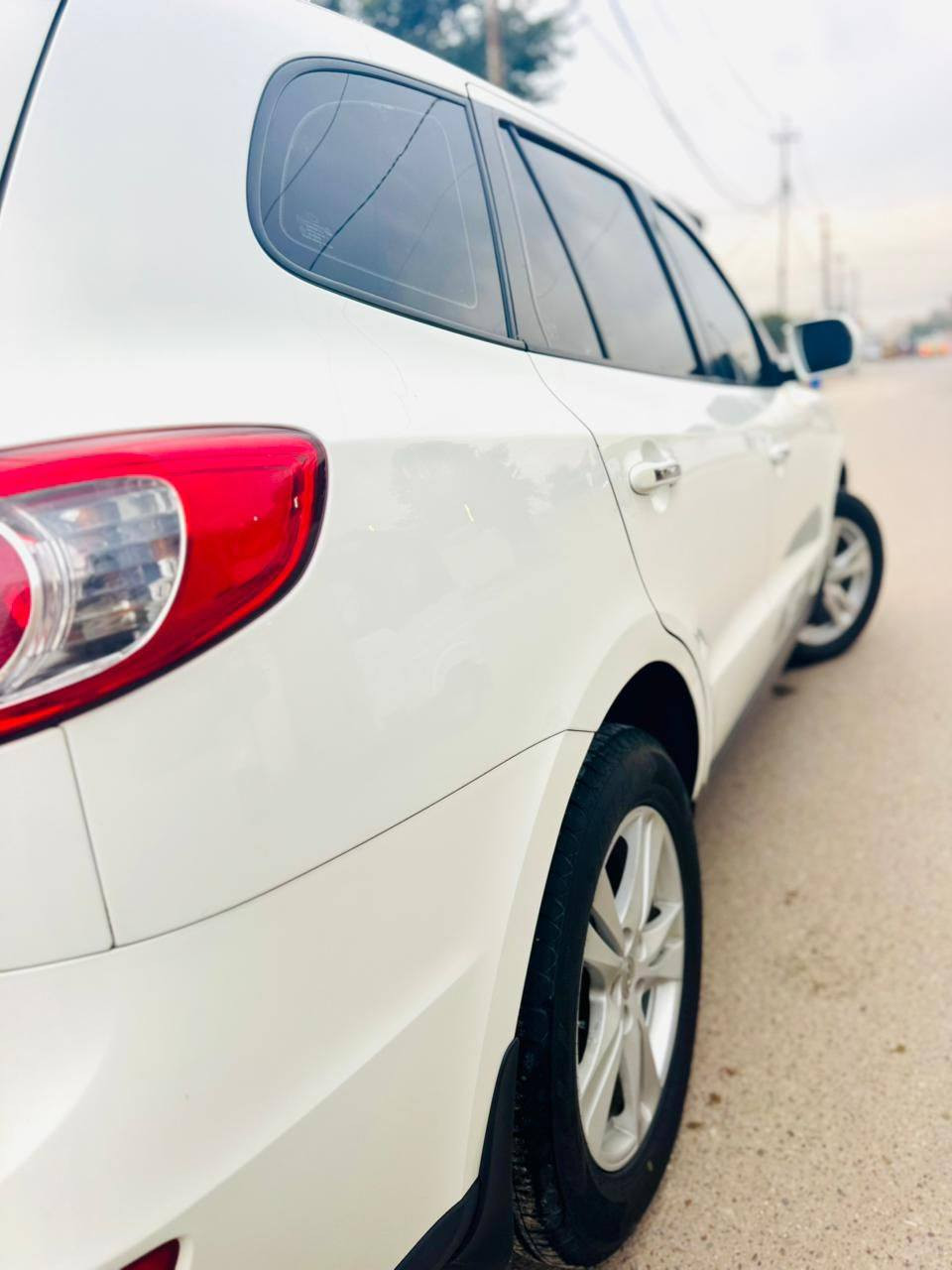 مكينة ٦ سلندر ٣٥٠٠
سنتافيا 2010 خليجي ب أسمي
كفاله عامه من كلشي 🩵
صدر امامي خلفي جديد 
فتحة حساسات تحكم مري شفط 
٧ راكب تبريد ٣ قطع 
ماشية ١٢٩ الف 
بلادية و كفالة عامة 
السعر155 
بغداد المحمودية
رقم الهاتف ***********
