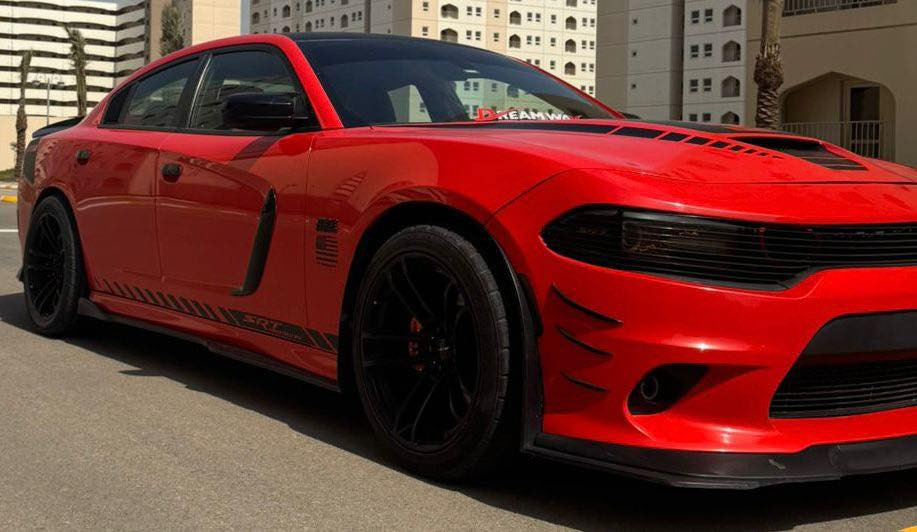السلام عليكم
Dodge Charger R/T Super Track Pack

الحادث فقط جاملغ بدون دواخل 
وباب عكس السايق صار بي بارد بدون مايفتح الباب فقط بارد بسيط 

السياره عليها هواي اضافات وتعديلات ومصروف عليها هواي وماداخله استعراض ولا من هذني التعبانات 

المواصفات : ركز بيهن بيها هواي عدى فتحة

سوبر تراك باك
سبورت 
مانع انزلاق
كشن كهرباء
حساسات خلفية
نقطة عمياء
اكشانه الاماميه تدفية وتبريد
استيرن تدفئة
ممشى 47،500 ميل
ستيرن مغلف كاربون 
شاشة كبيرة 
كامرا دوارة
كار بلي 
ولا جك مشتغل بالدشبول

هزة وسنوية ورقم كله جديد ب اسمي صارله شهرين من سويتهن رقم بغداد

///الاضافات\\\

اكزوز كورسا كتم وفتح بتحكم دكمة داخل السياره
ويل هيلكات 20
سكوبات خفاش مري
سبايدر سبورت
ولف ريسنك الاصلي
زرع عدسة متغير بالتلفون 180 لون
تخم تاير جديد
شعار SRT بالداخل خلفي ضوئي احمر
برمجة صرفيات بانزين صرفها حاله حال ال6V
تستقبل بانزين عادي بس اني ماخلي غير محسن
برمجة حماوة
مطلعه رقم كلش حلو
وبعد هواي اضافات تجي وتشوف بعينك يوميه تكتشف اضافه جديدة عليها

ملاحظة التغليف الي بالقماره وبالجنطه شلتهن 

السعر 230 وبيها مجال حك الجية 
للتواصل فقط على الرقم ***********
