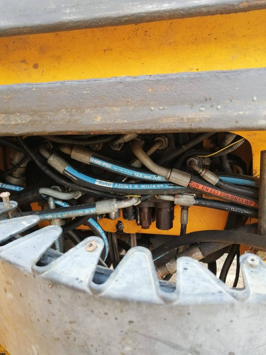 السلام عليكم حفاره جي سي بيه البيع  موديل 12 مكينه خير من الله  المكاني بل سماوه جاهزه العمل رقم ***********  مكلف بلنشر
