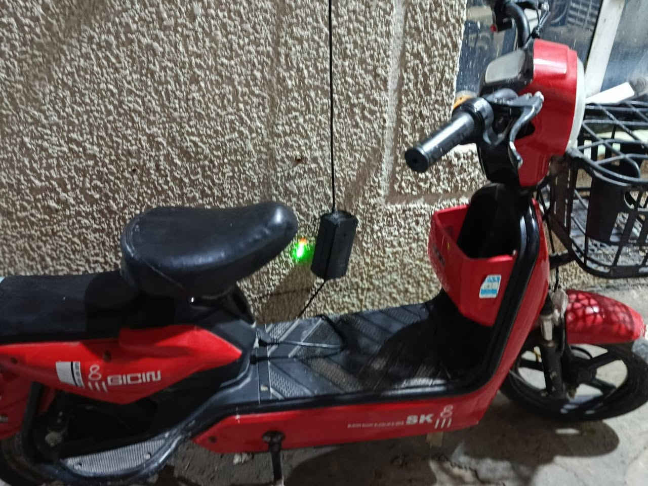 السلام عليكم دراجه شحن للبيع نقصها بس بطاريات السعر 175الاستفسار 
***********
