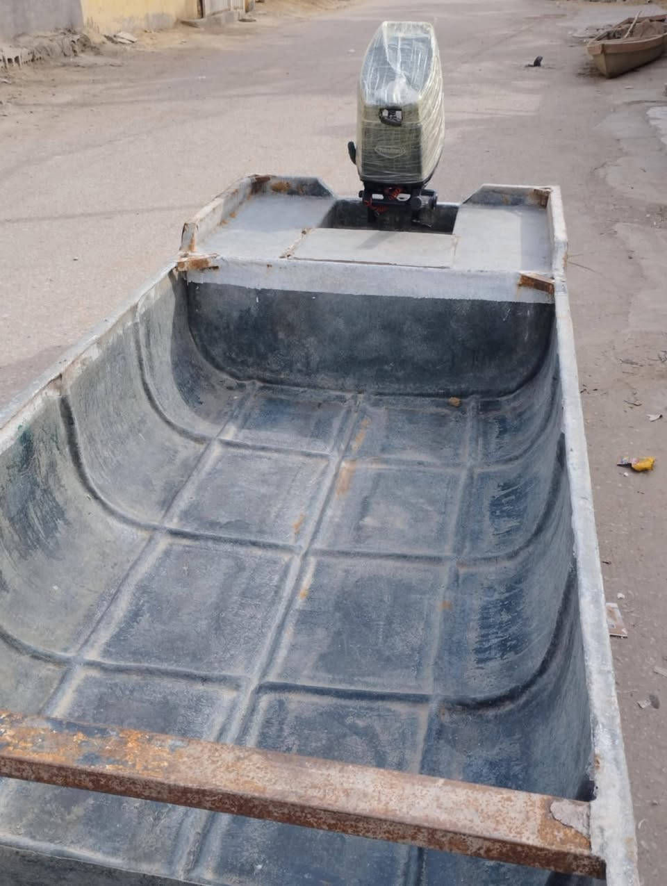 مكينه ام خمسين نضيفه وزورق فيبر ***********
