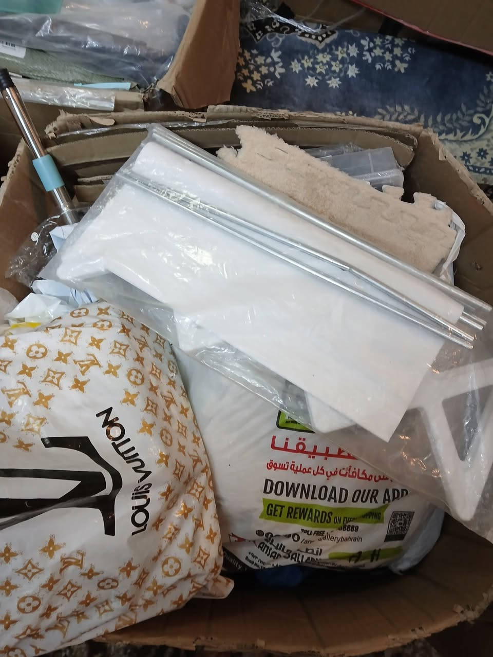 السلام عليكم عندي غراض امزون شلعه كامله ب 300تواصل وي هاذا الرقم ***********
