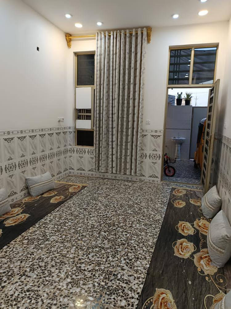 السلام عليكم دار للبيع المساحة 108 بناء جديد حيل امرتب  صب رفت عالي عن الشارع 40سنتم طابق واحد ستارة وبيتونه فقط زراعي كل الخدمات موجوده مي مجاري رصيف تبليط نت ضوئي شارع عريض 12 أو أكثر المكان بلديات خلف الصحفيين قرب شارع مضيف السواعد..يرهم بيع ومراوس حسب القناعه..اكثر تفاصيل ***********
