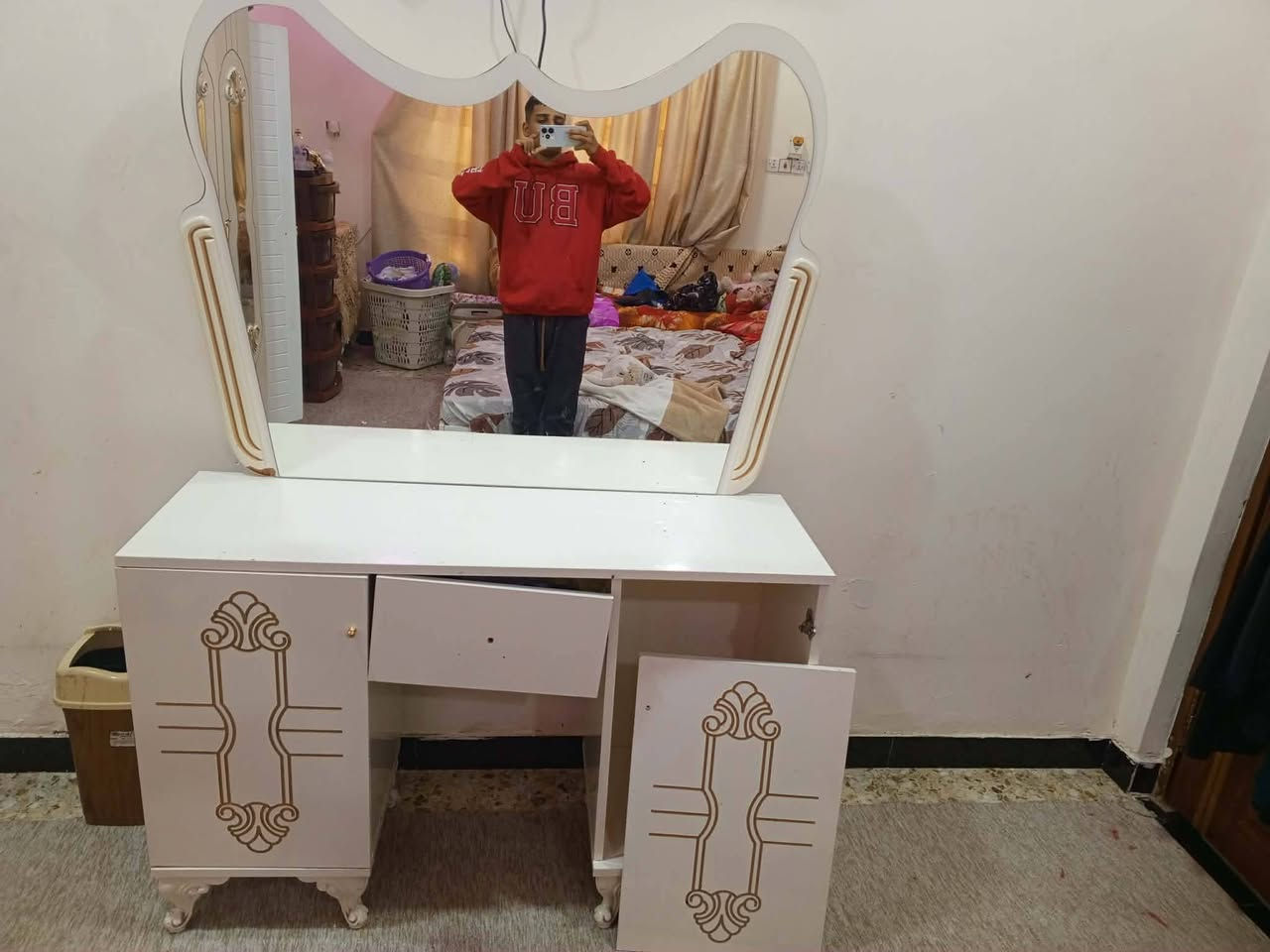 السلام عليكم
ذني كومدي+ميز مرايه+ملحقات الجرابيه. مال غرفه مستعملات شي قليل فقط بس الباب مال الميز ابو المرايه بس شد يحتجاله (السعر خاص)


**إذا كنت صاحب هذا الإعلان وتريد حذفه لأي سبب، رجاءا أرسل رسالة إلى الدعم الفني**