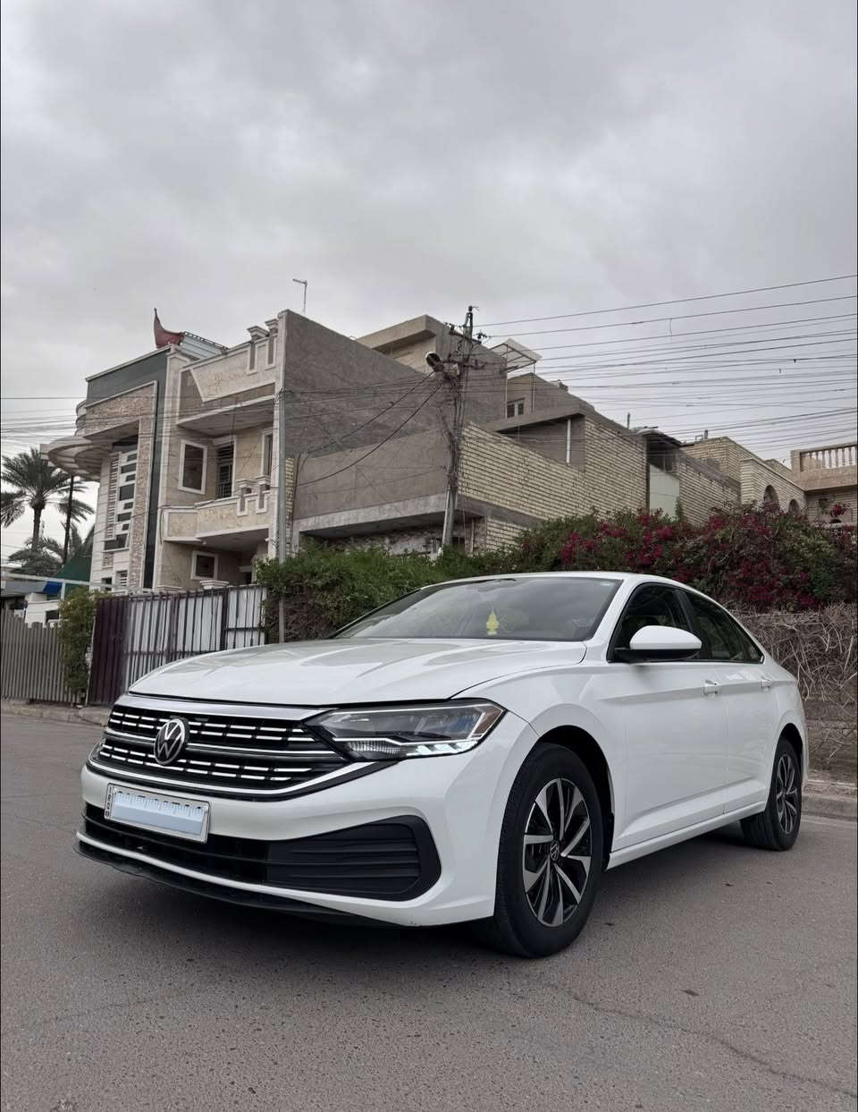 سلام عليكم 

فولكسواكن جيتا 2024 سياره جديده نص فول 

بيها نص البنيد صبغ فقط بدون دواخل بدون كلشي 

المواصفات: 
رادار امامي 
رادار جانبي 
رادار خلفي 
حساس خلفي 
كامره خلفيه 
تحديد مسار 
تحكمات ستيرن 
سايد بريك بصمه 
شاشه كبيره 
لايت زنون بلادي 
وباقي المواصفات المعروبه 

سياره جديده بمعنه الكلمه واحلى من الصور 

ماشيه 24.000 ميل رقم دهوك بأسمي هزه وسنويه ورقم كله جديد تحويل ثاني يوم 

مكان السياره بغداد 

لااستفسار : ***********
