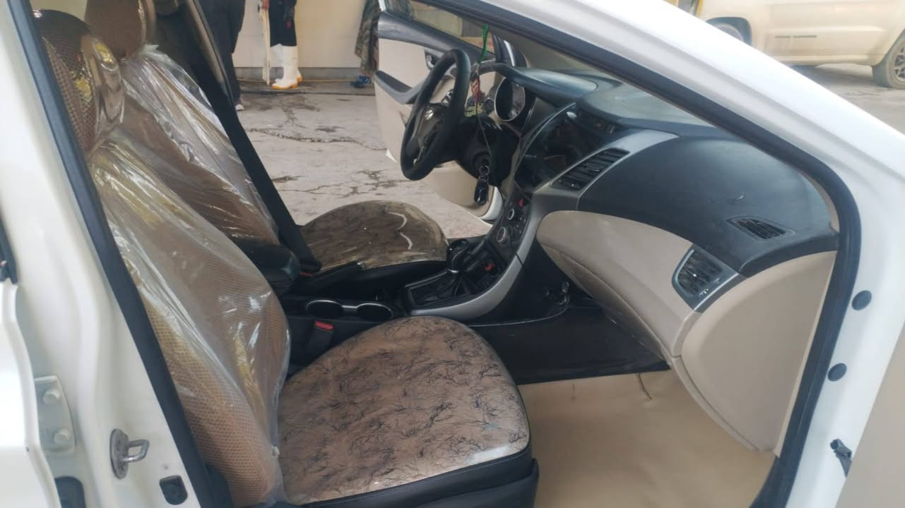 السلام عليكم شباب النترا ١٦ أمريكي صدفي بس قبق الصندوق نفس مصلح السيارة خير صدر جديد تخم تاير جديد دشمه جديد *********** مكان شهداء السيديه
