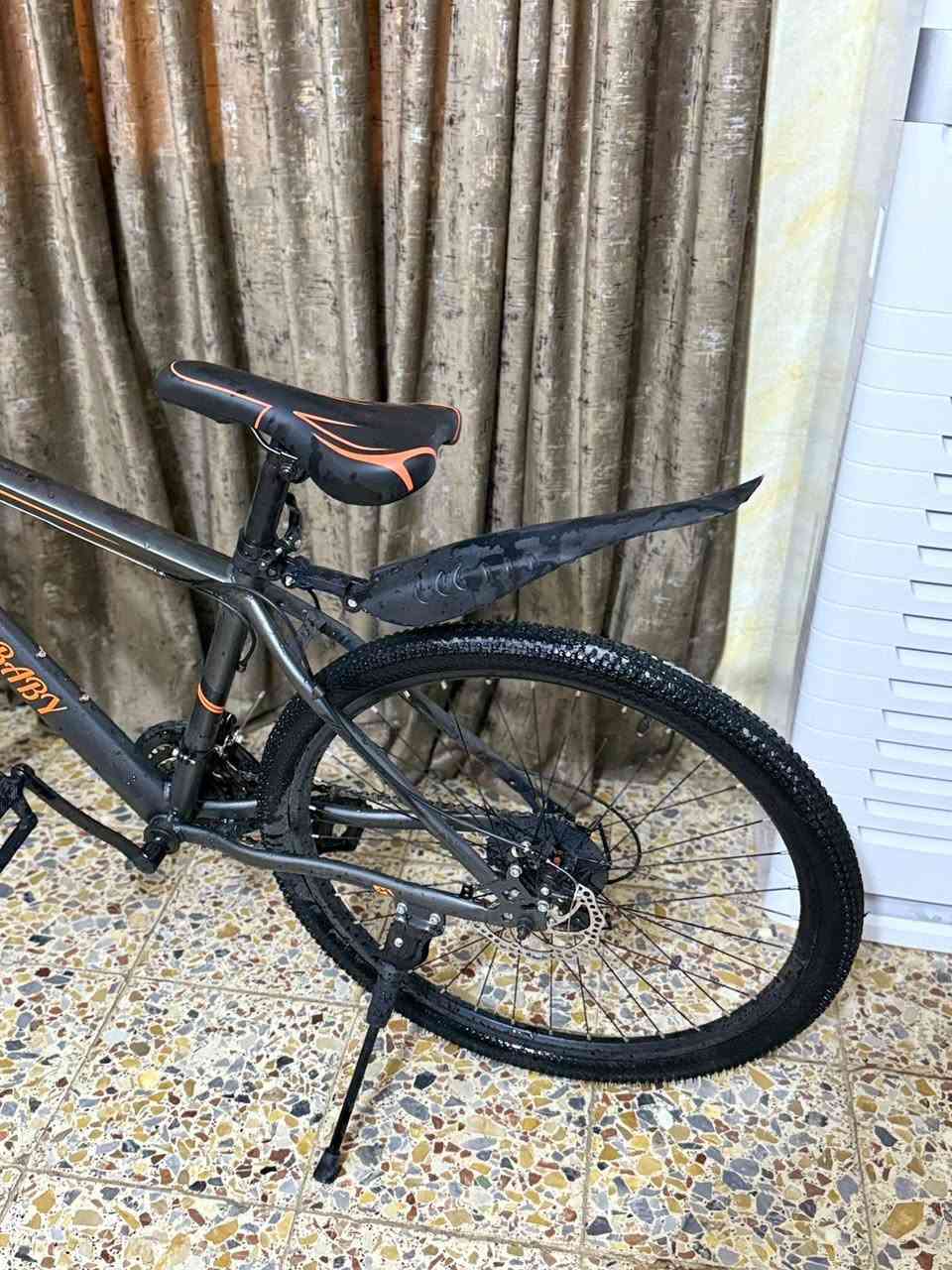 سلام عليكم باسكل جبلي للبيع جديد حجم 26 سبع مكاين خلفي وثلاث مكاين امامي دسك بريك وزنه وزن الريشه للاستفسار ***********

