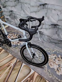 دراجه نوع    C700  رود   TRlGGER  ماركه   حجم 20    كير7  خلفي 2امامي ...