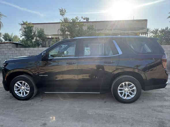 تاهو موديل 2025 خليجي ضمان وكالة المنصور سيارة كفالة عامة من زلغ  من جميع النواحي  كير مكينة شرط فحص بعدها بضمان الشركة وكلها مجاني كافة الامور 
رقم#بغدادباسمي تحويل ثاني يوم 
السيارة بدون دبل كود (كفاله )
عداد المسافة 3 الاف ( زيرو)
المواصفات 
5كامرات
كامرة دوارة 
لون اسود ملكي 
حجم المحرك V8 5.3L
مرتبط بناقل حركة أوتو 10 نمر
رادار + تحديد مسار + مانع تصادم + نقطه عمياء مفتاح التشغيل بصمة
4 باب بصمة
تشغيل عن بعد 
دفع خلفي RWD 
اريل نفكيتر 
حساسات أمامية 
حساسات خلفية 
لايت زينون + LED
بك لايت LED 
دخول بصمة ذكي 
ويل كب 18
حساسات ضغط الاطارات 
اشارة في المرايا الجانبية 
تعليق لمس
هاند بريك كهرباء 
دشبول شاشة ديجيتال متصل
شاشة جبيرة حجم 17 + Apple Car play
شفتات مقود 
مثبت السرعة Cruise 
المودات والاوامر الصوتية 
مخرج منفذ الطاقة 
3 قطع تبريد
حركة المقاعد الأمامية كهرباء
ثلاجة 
تبريد لمس مناخين منفصلين 
3 قطع تبريد 
أوضاع القيادة Drive Mode 
أوتو هولد Auto Hold 
نظام مانع الانزلاق 
نظام نزول المنحدرات 
نظام تحديد المسار
نظام اطفاء وتشغيل المحرك التلقائي
تطعيم الدواخل ألمنيوم
مكان سيارة بغداد الرصافة 
جديدة وبل عافية ع ياخذها 

مكان سيارة كربلاء 
*********** 
سعرها  (620)
