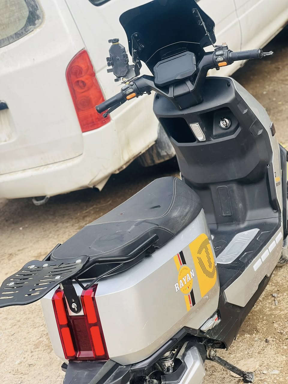 السلام عليكم دراجه شحن ريان وحش الكون دراجه حلوه تجي بصمه وسويج عالي ناصي رماش  مثبت سرعه إمكاني بغداد السعر 850وبيه مجال اللا تصال ***********
