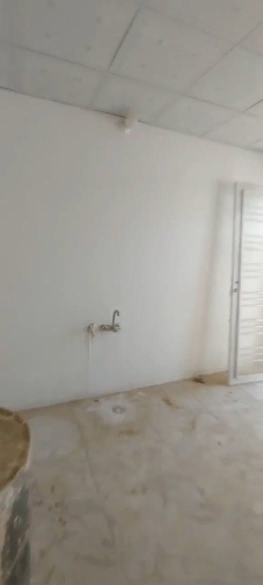 سلام عليكم
📌بيت للبيع طابقين 
مساحه 180 متر /سند 25 /
📍طويريج شارع 40 خلف الطابو وقريب على شارع الحولي خلف قاعة القصر الابيض 
البيت  سيراميك كلش مرتب
♦السعر. 59 قابل لتفاوض
[[وتساب***********]]
______________________
[[اتصل. ***********]]
